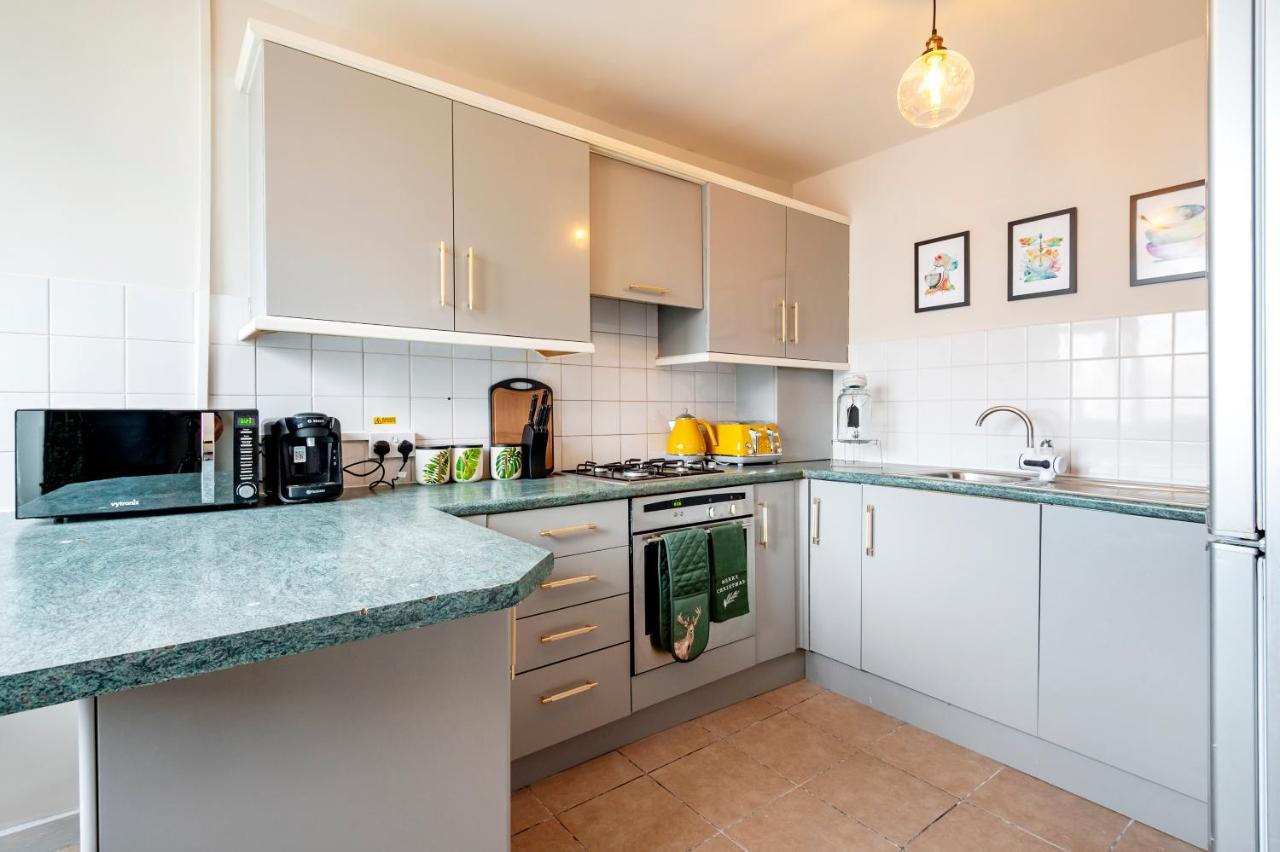 Lovely 4 Bedroom Flat In Wandsworth- Londra Esterno foto