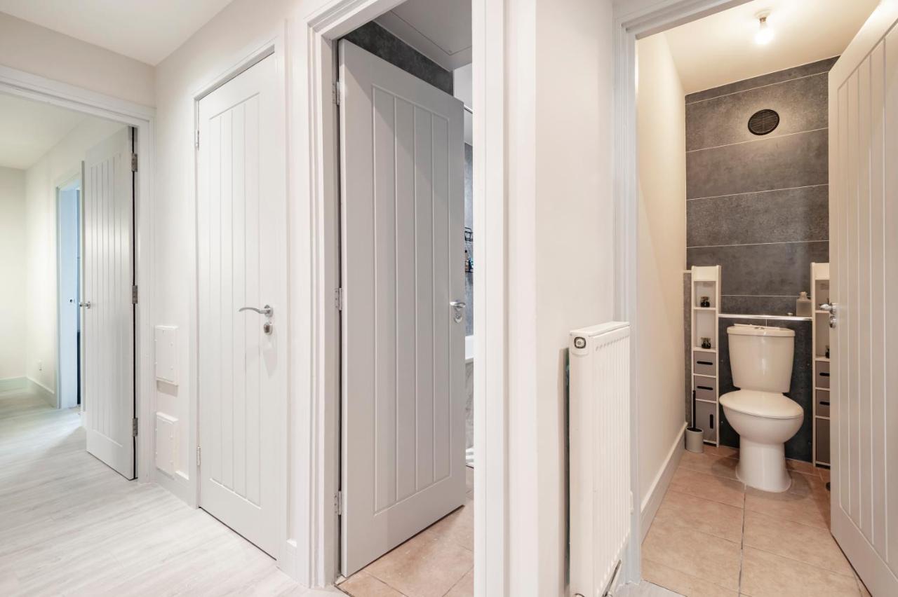 Lovely 4 Bedroom Flat In Wandsworth- Londra Esterno foto