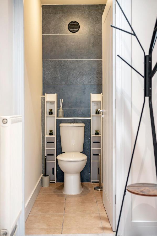 Lovely 4 Bedroom Flat In Wandsworth- Londra Esterno foto