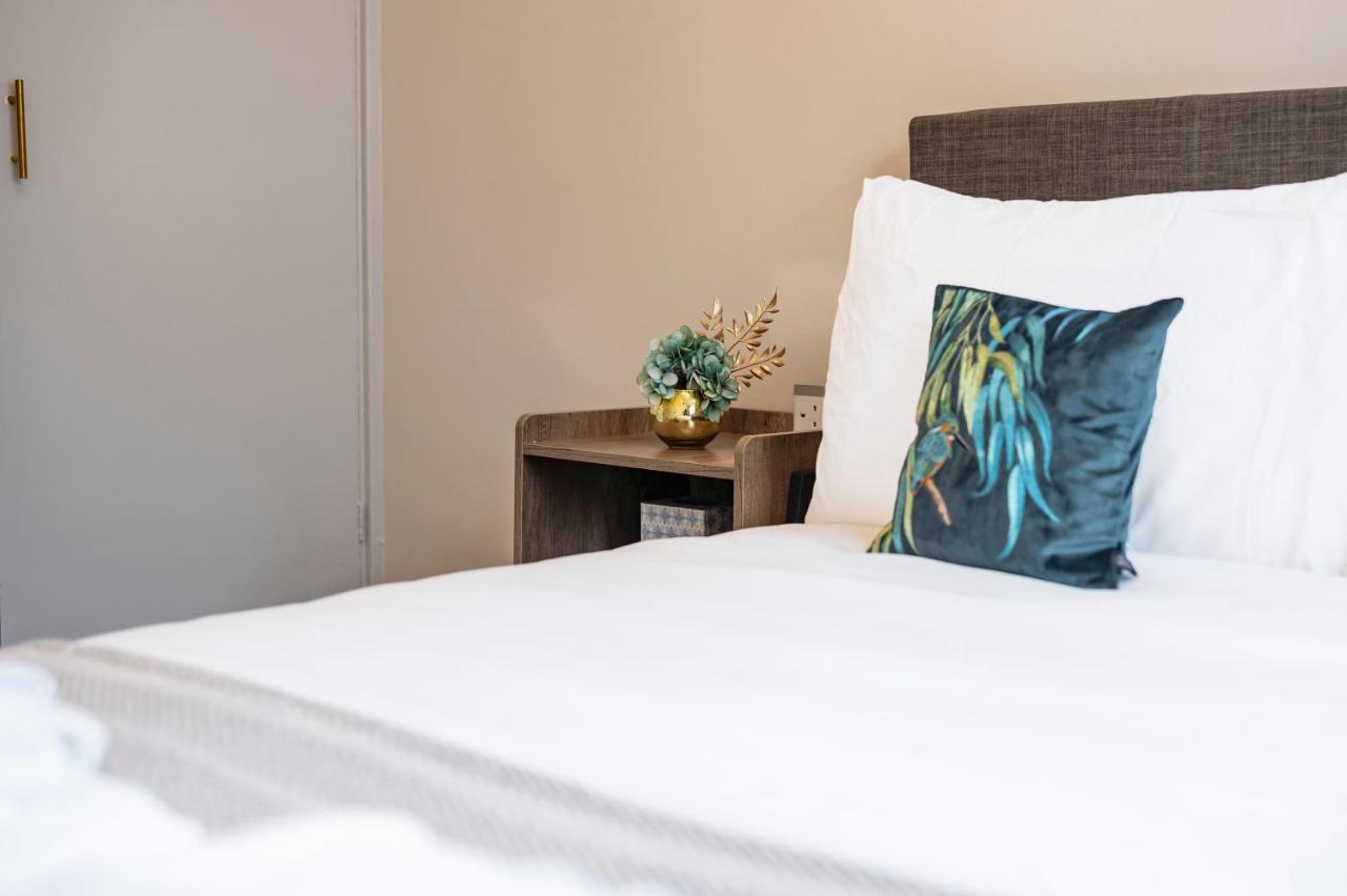 Lovely 4 Bedroom Flat In Wandsworth- Londra Esterno foto