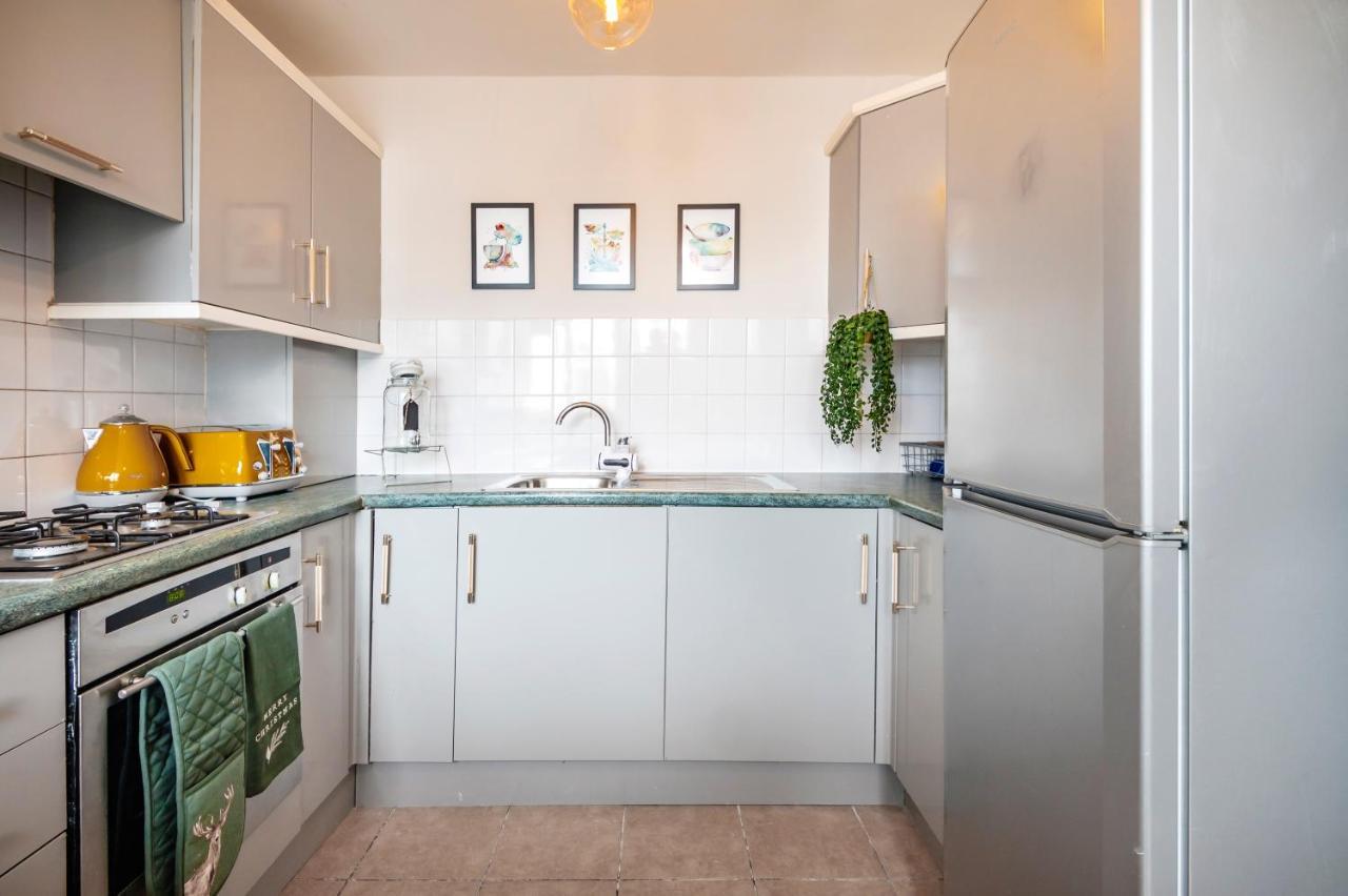 Lovely 4 Bedroom Flat In Wandsworth- Londra Esterno foto